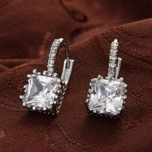 Load image into Gallery viewer, Classic Earrings with Bright Square Pearl